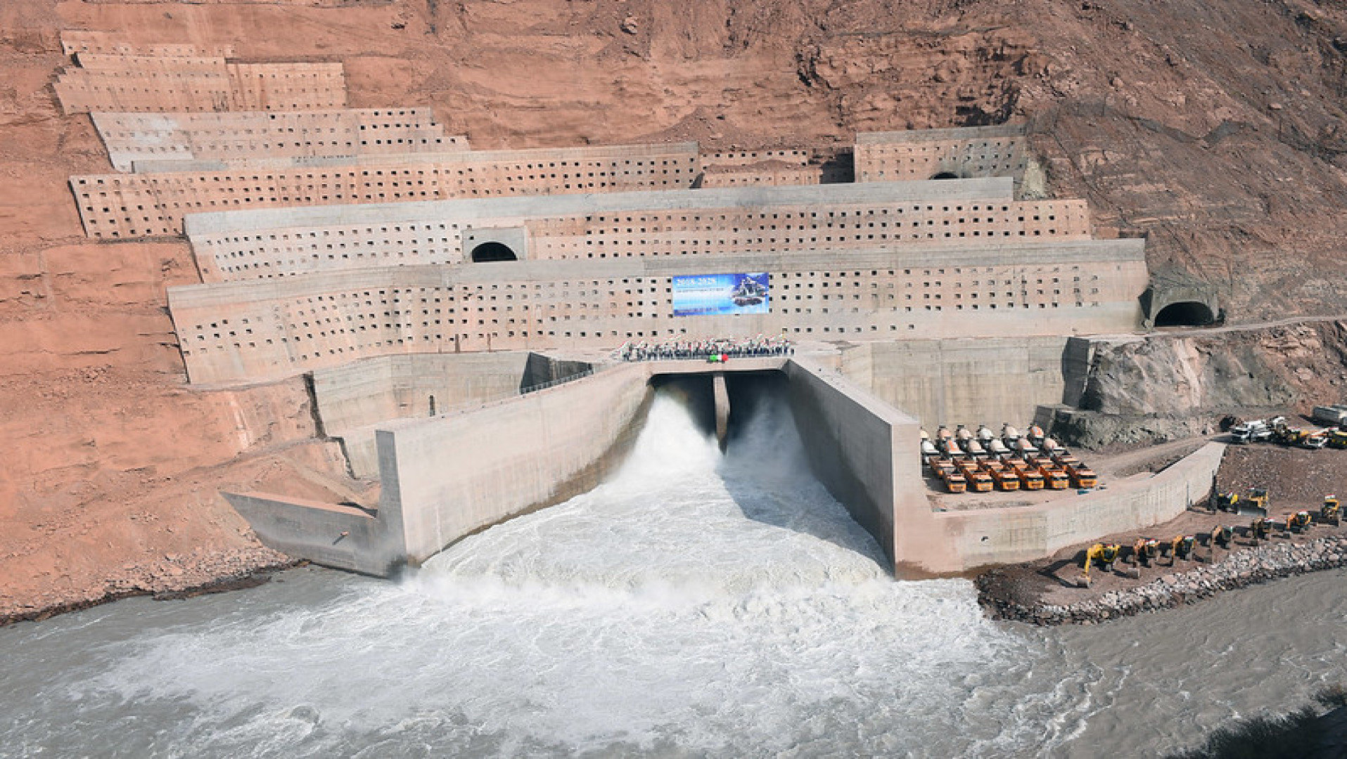 АГРЕГАТИ СЕЮМИ “РОҒУН”  ВА РАСИДАН БА ИСТИҚЛОЛИЯТИ ЭНЕРГЕТИКӢ